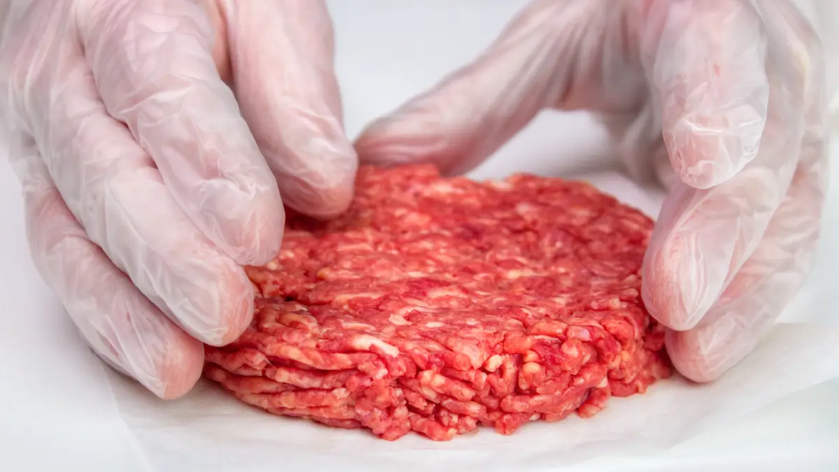 As boas práticas de higiene são cruciais na segurança alimentar.